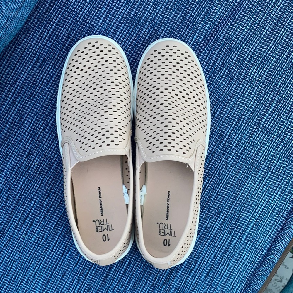 Women’s slip on shoes